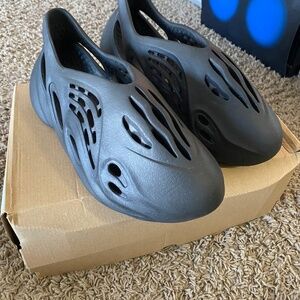 Yeezy foam runner onyx Sz 10